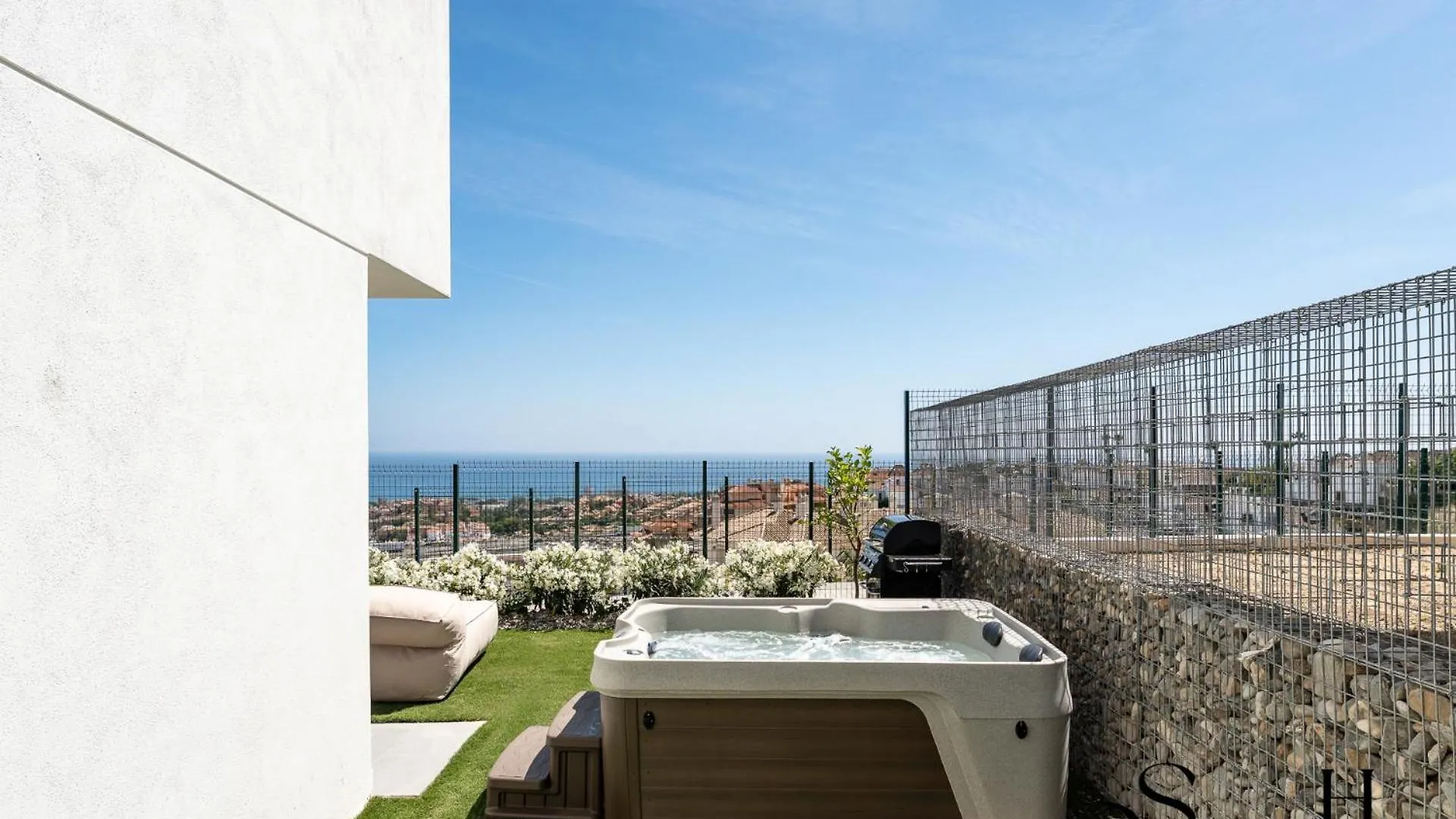 Luxury 3-Bed Mijas Villa, Sea View, Pool & Jacuzzi 0*,  Spanje