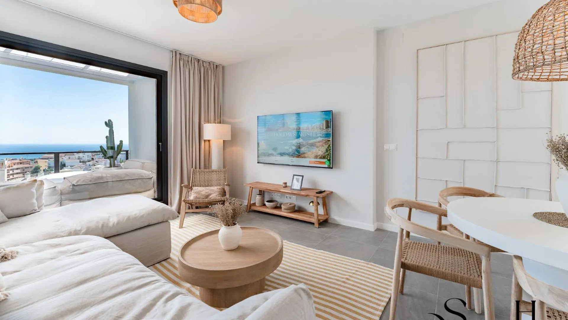 Luxury 3-Bed Mijas Villa, Sea View, Pool & Jacuzzi 0*,