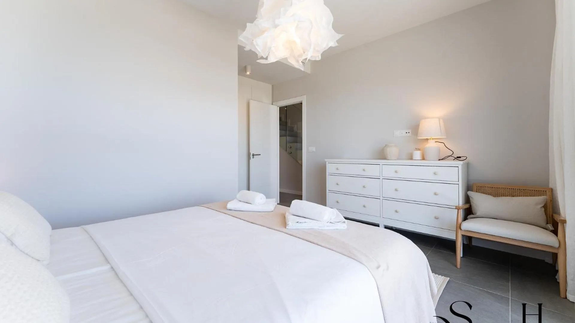 Luxury 3-Bed Mijas Villa, Sea View, Pool & Jacuzzi Spanje