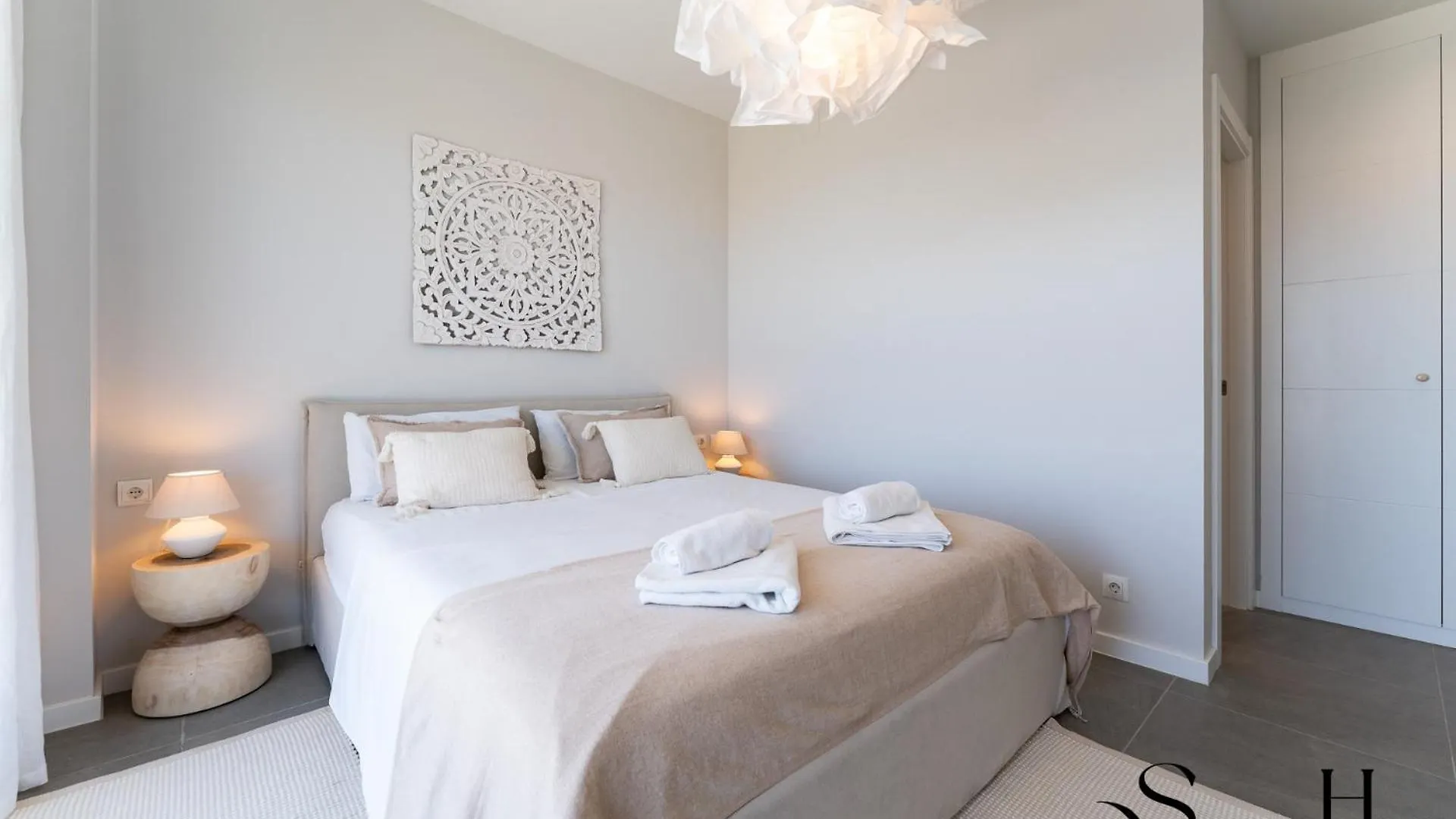 Luxury 3-Bed Mijas Villa, Sea View, Pool & Jacuzzi
