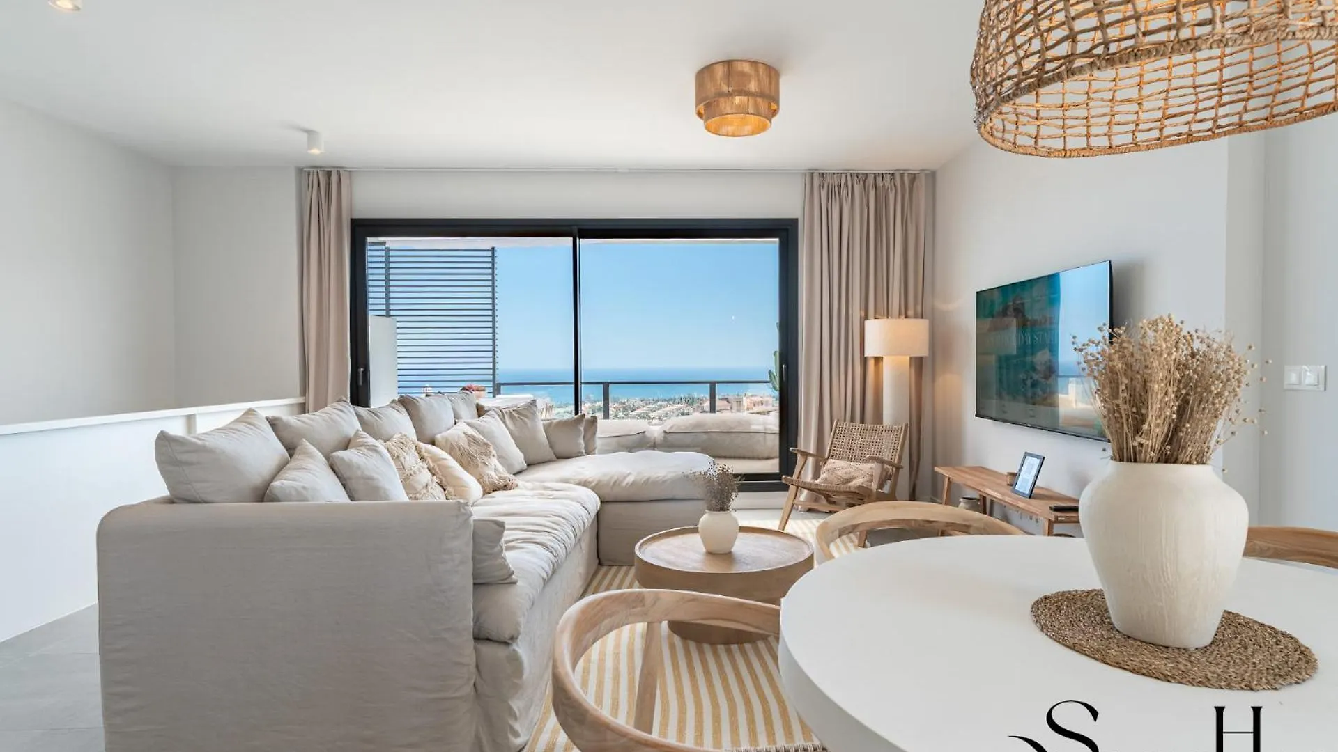 Luxury 3-Bed Mijas Villa, Sea View, Pool & Jacuzzi Vakantiehuis
