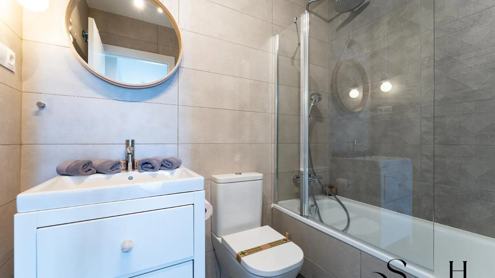 Luxury 3-Bed Mijas Villa, Sea View, Pool & Jacuzzi 0*,  Spanyolország