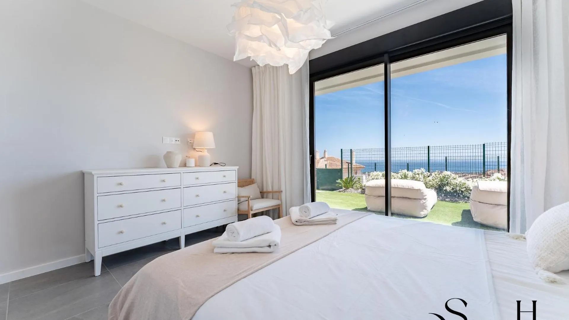 Luxury 3-Bed Mijas Villa, Sea View, Pool & Jacuzzi 0*,